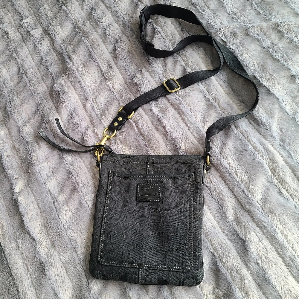 ❌️SOLD❌️ Coach Signature Crossbody Bag - Black - Picture 3 of 10